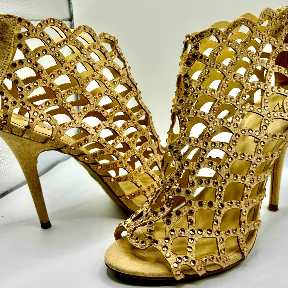 Zigi Soho, cut out cage sandal, size 8.5, sparkle gems